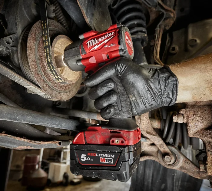 llave de impacto de bateria milwaukee